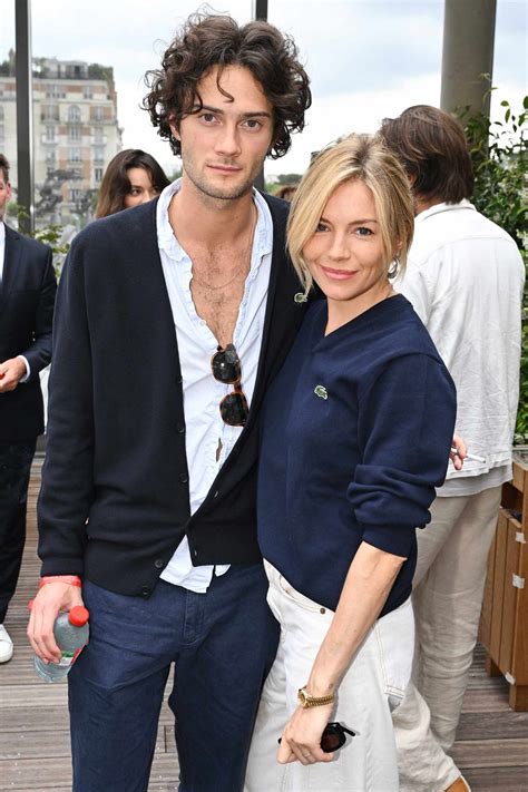 sienna miller baby daddy.